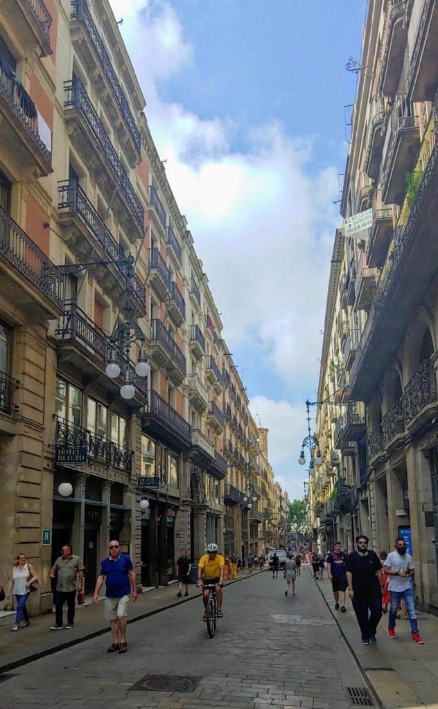 simple things to do in barcelona