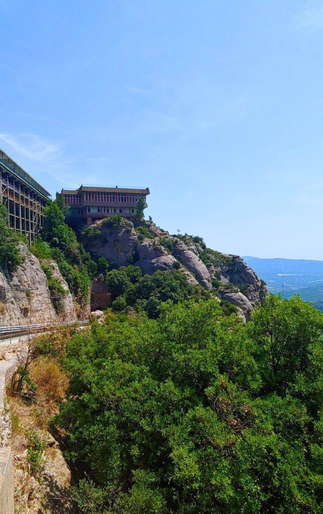 how to travel by train to montserrat