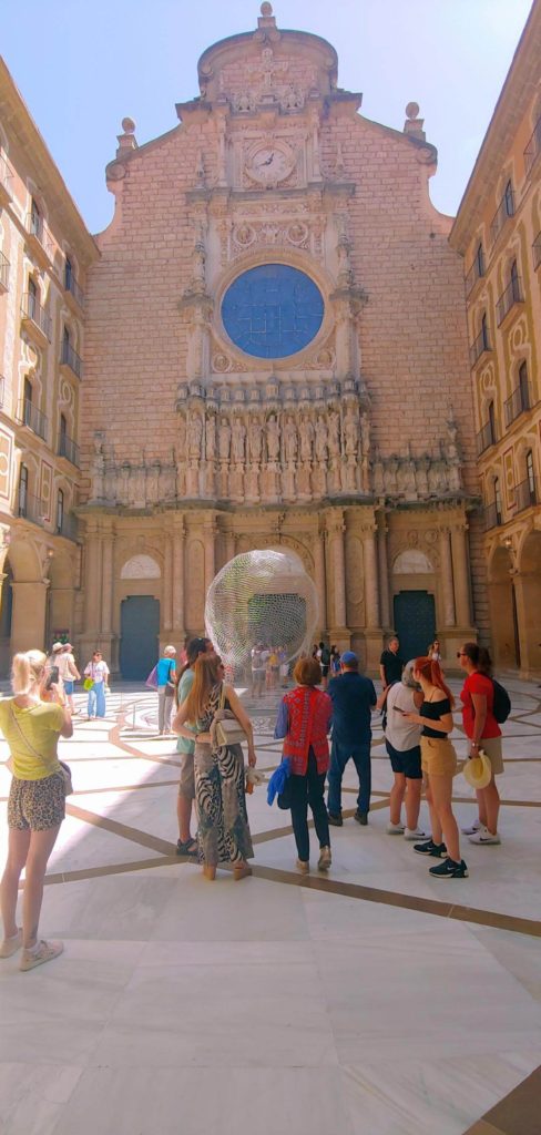 travel guide on how to get from barcelona to montserrat by train