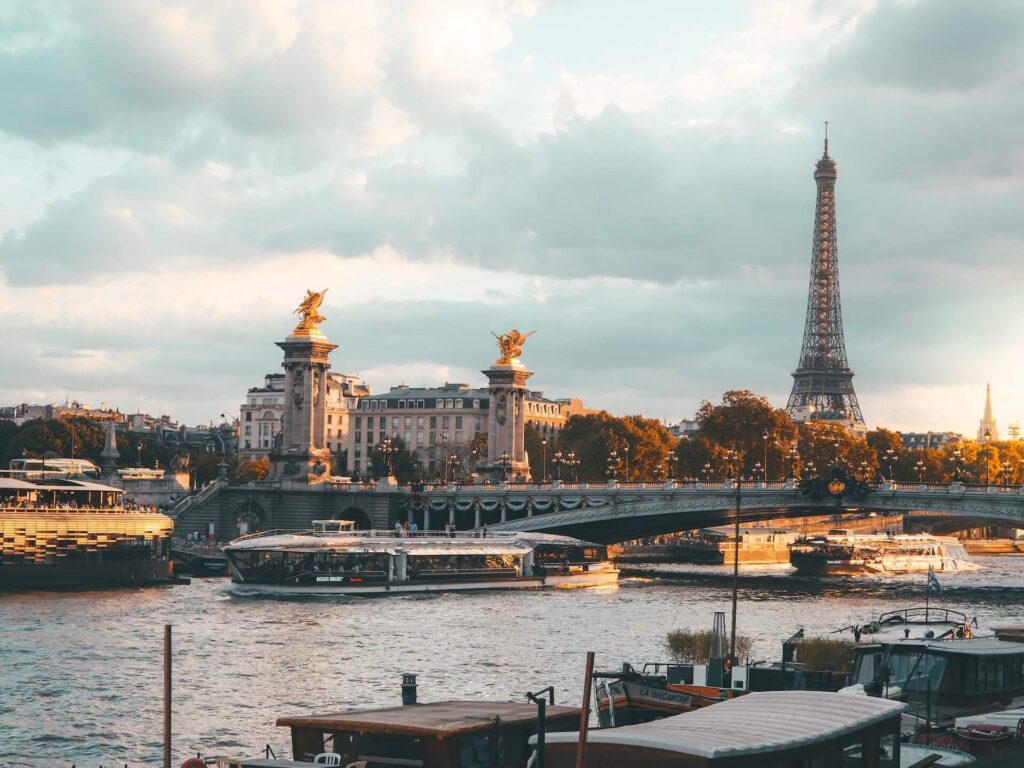 hotels with eiffel tower view